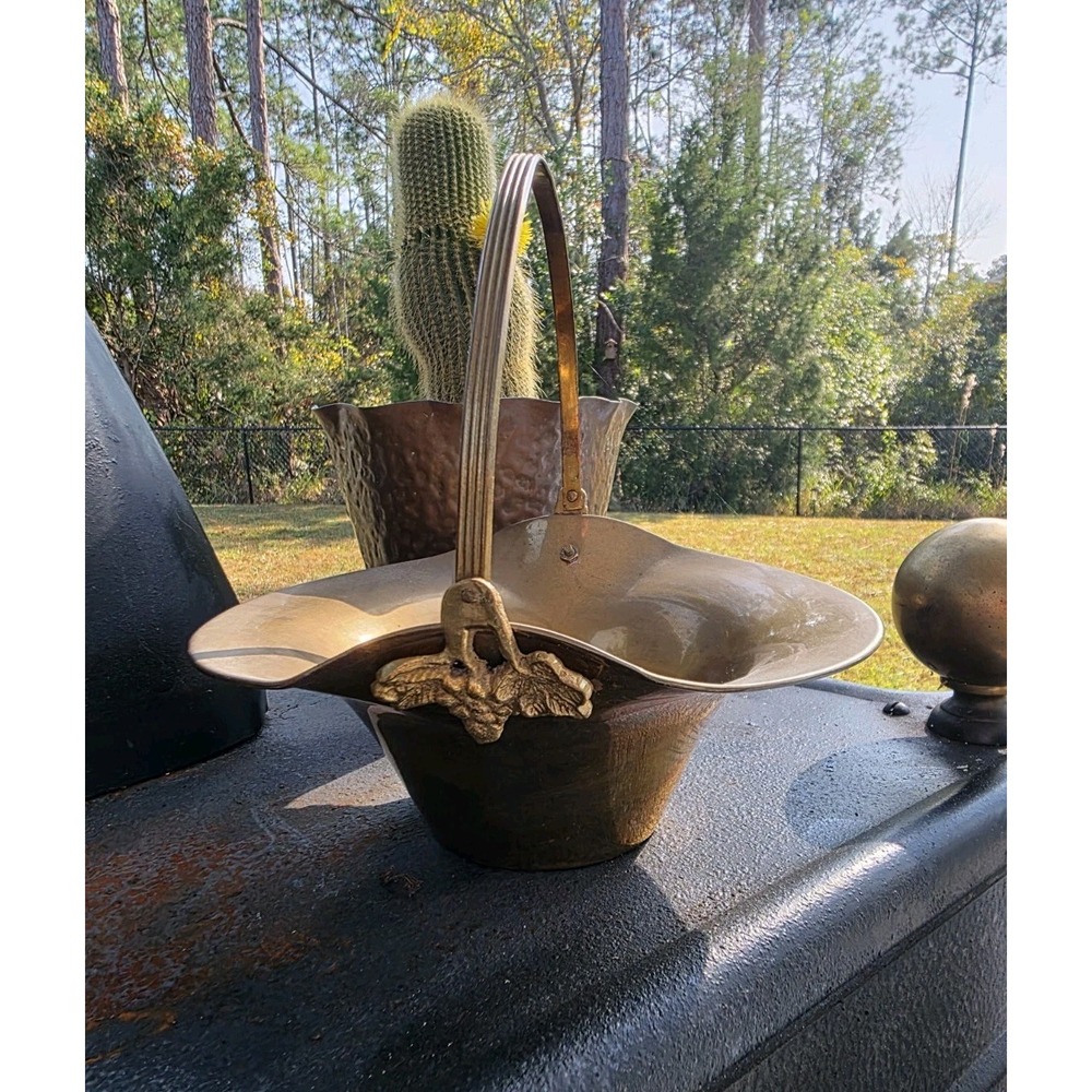 Vintage Brass Flared Basket Bowl w/ Swing Handle &‎ Grapes Mid Century Decor